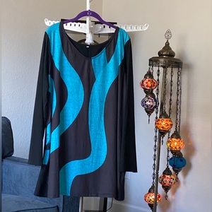 Listed as 5X (3X, more accurate) Black/Aqua tunic.